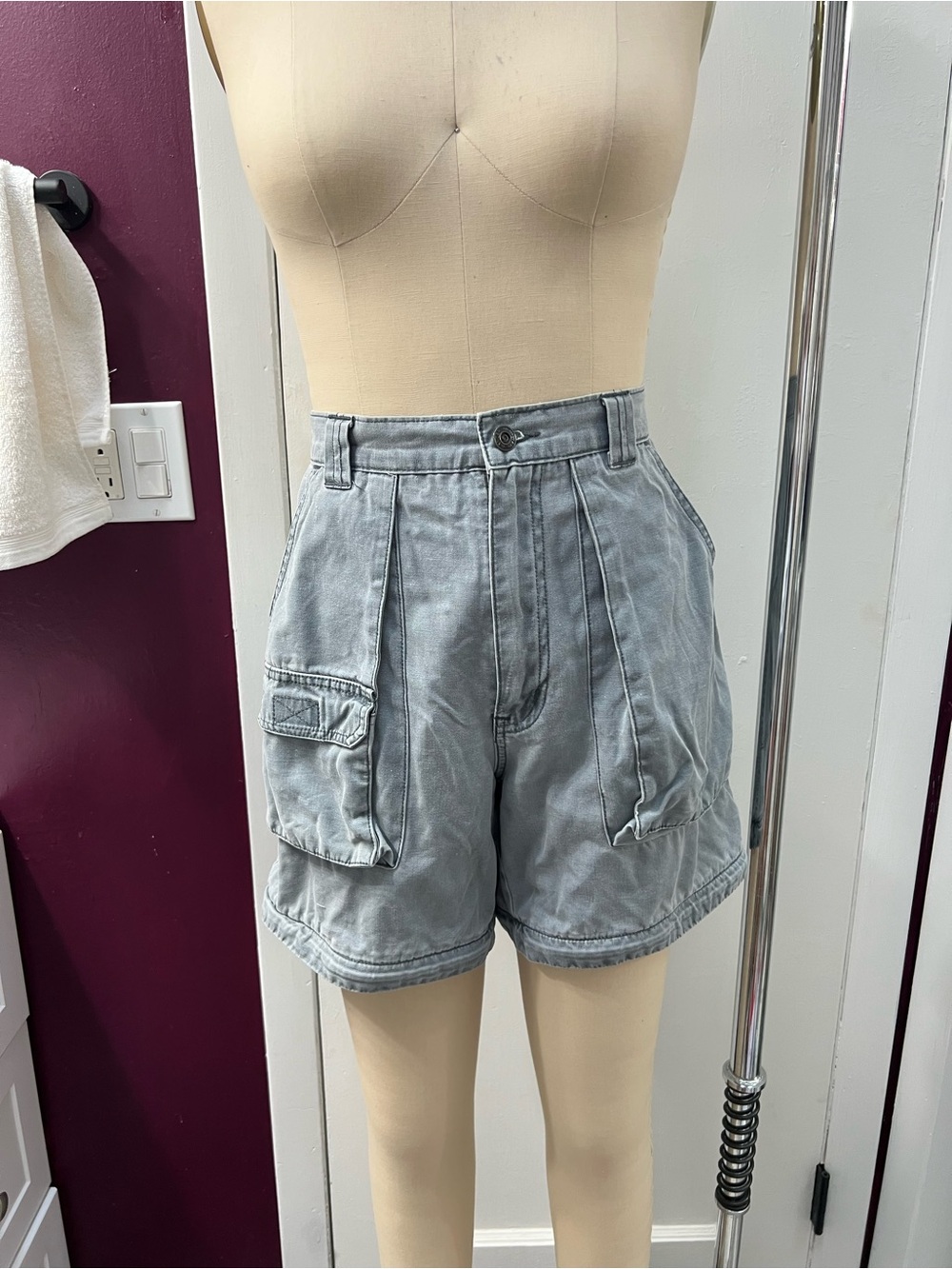 Vintage High-Waist Light Gray Utility Shorts